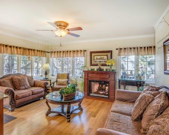 Prescott Pines Inn - פרסקוט - סלון