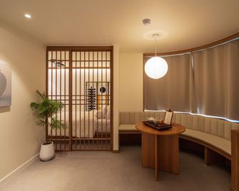 Maison De On U Hotel Jeonju Hanok Village - Jeonju - Wohnzimmer