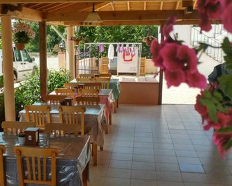 Örnek Motel - Gökçeada - Eetruimte