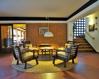 Hosteria Del Pescador - La Corinilla del Santa Teresa - Sala de estar