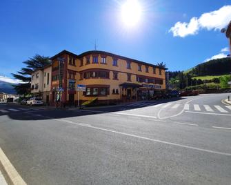 Hosteria Picos De Europa - Potes - Building