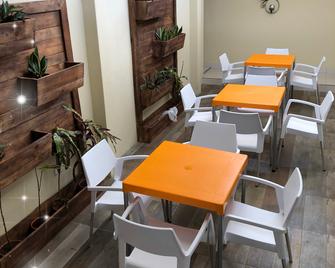 Piccolo Hostal - Managua - Dining room