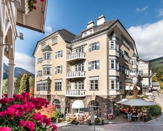 Classic Hotel Am Stetteneck - Ortisei - Building