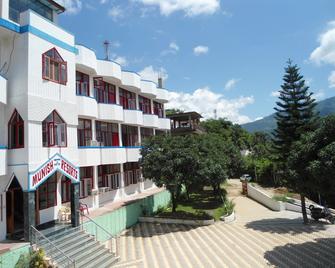 Munish Resorts - Bhiuli - Edificio