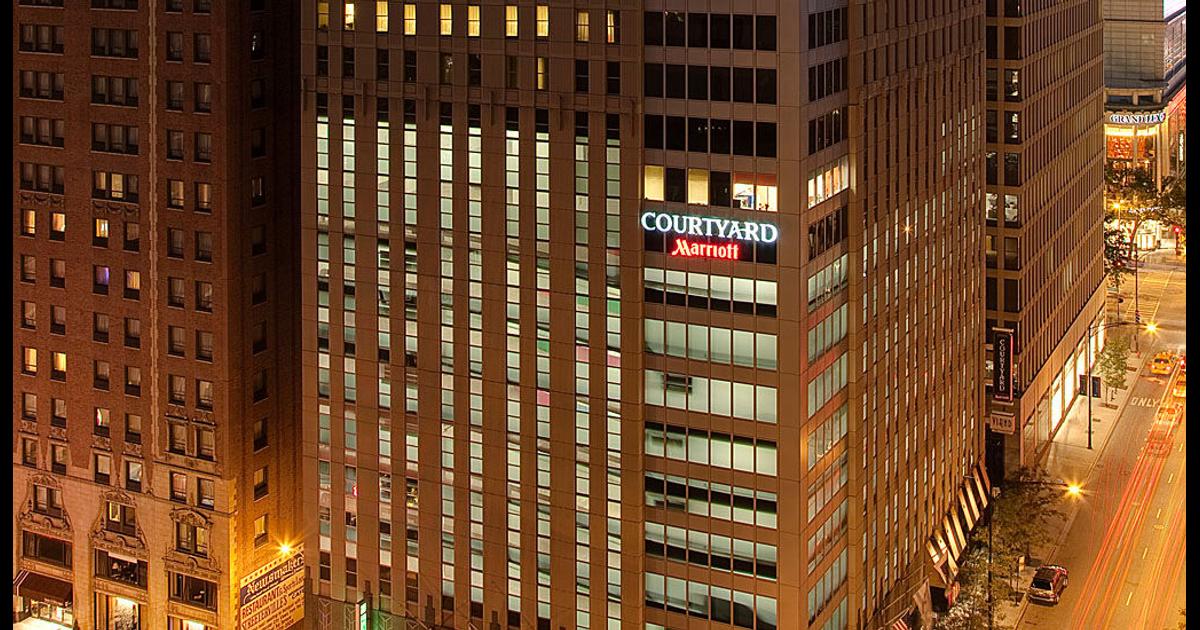 courtyard-by-marriott-chicago-downtown-magnificent-mile-87-4-0-5