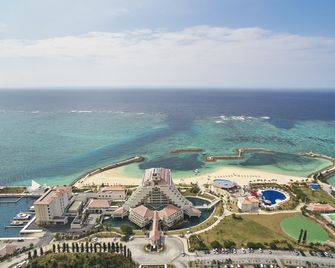 Sheraton Okinawa Sunmarina Resort - Onna - Building