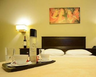 Central Hotel - Paralia - Bedroom
