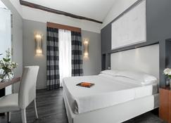 Hotel Metropolis - Rome - Bedroom