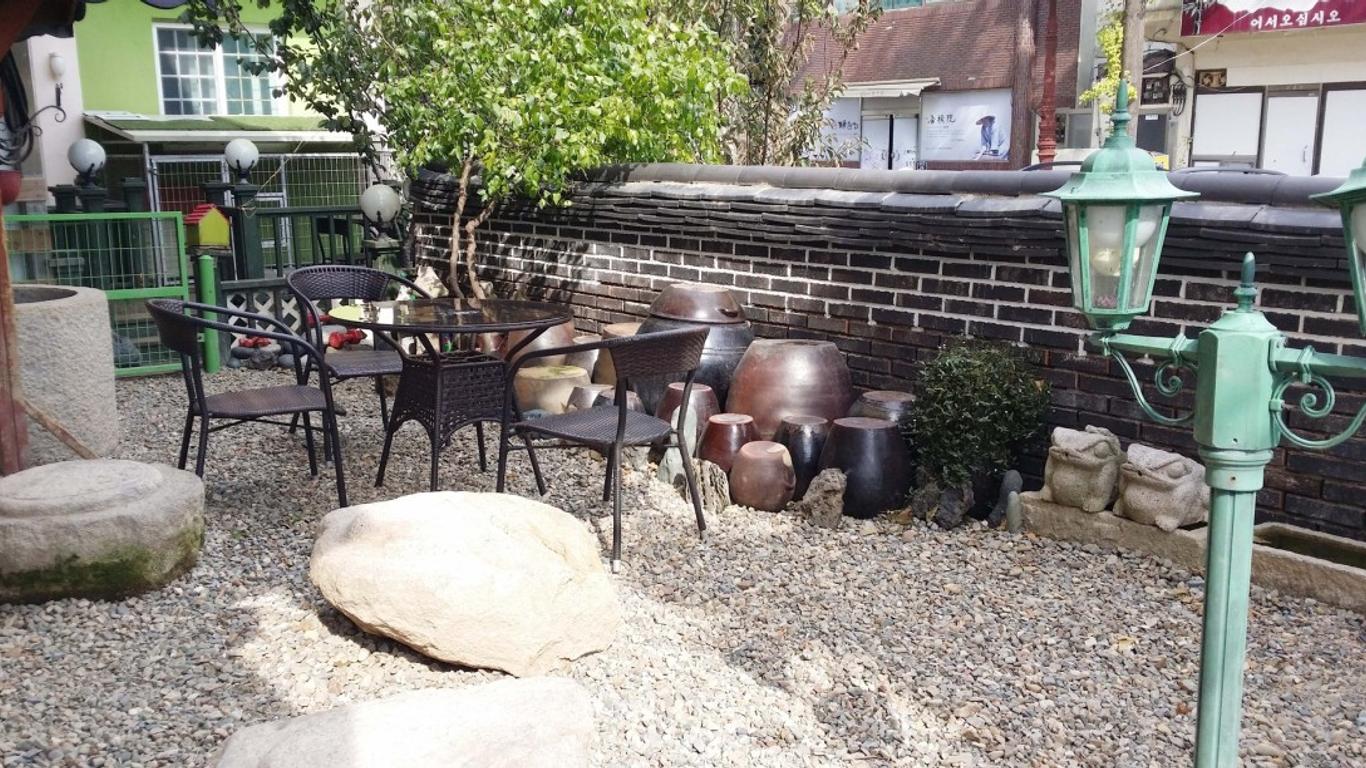 جيونغجو بايونغوانون جيست هاوس