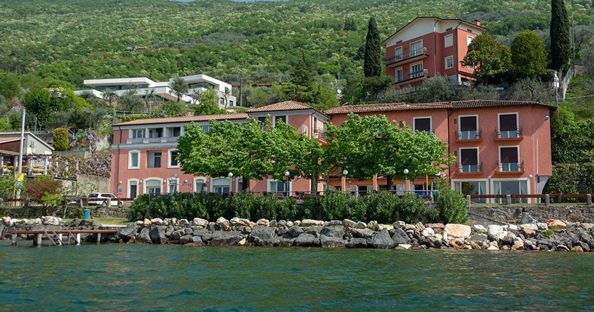 Hotel Residence Sirenella ab 96 €. Hotels in Torri Del Benaco - KAYAK