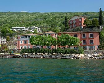 Hotel Residence Sirenella - טורי דל בנאקו - בניין