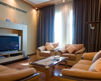 City Center Hotel - מאנאמה - סלון