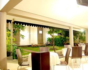The Sriwijaya Hotel - Halal Hotel - Padang - Patio