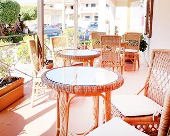 Hotel La Lampara - Golfo Aranci - Patio