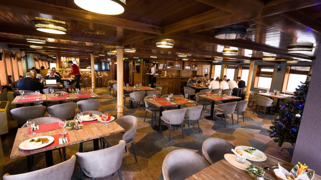 فورتونا بوت هوتل آند ريستورنت