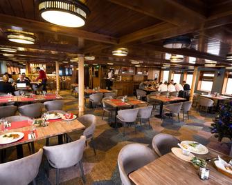 Boat Hotel Fortuna - בודפשט - מסעדה