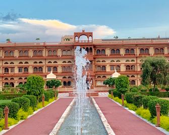 Umaid Palace - Luxury Resort Near Jaipur Close to Bhangarh & Chand Baori Stepwell Abhaneri - Dausa - Building