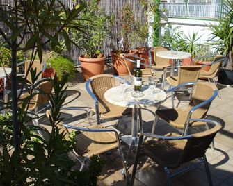 Hotel Solomou Athens - Athens - Patio