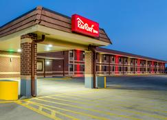 Red Roof Inn & Conference Center Wichita Airport - Wichita - Building