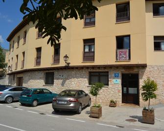 Hotel Mayno - Pastrana - Edificio