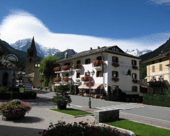 Hotel Bucaneve - Pré-Saint-Didier - Edificio