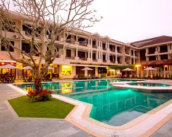 The Hoi An Historic Hotel managed by Melia Hotels International - ฮอยอัน - สระว่ายน้ำ