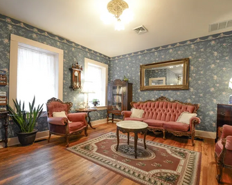 The Brownstone Inn - Eureka Springs - Living room