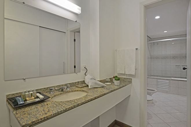 Hotel Deville Business Curitiba - Curitiba - Baño