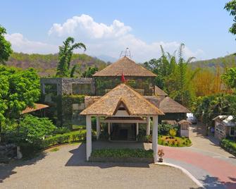 Wood castle Spa & Resort - Rāmnagar - Rakennus