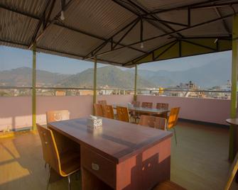 Hotel Golden Three - Lalitpur - Balkón
