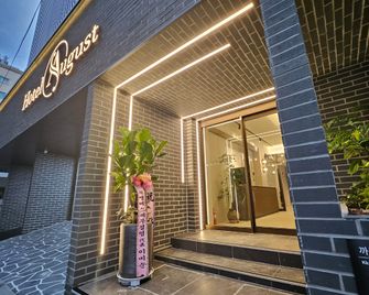 Hwagok August - Seül - Edifici