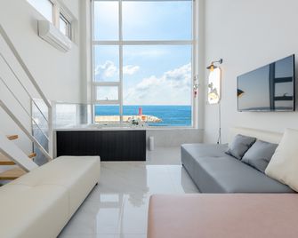 Gangneung G7 Pension - Gangneung - Wohnzimmer