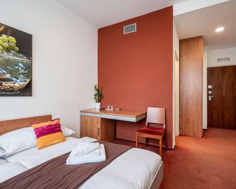 روبي بلو - اوسترافا - غرفة نوم