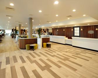 Hampton by Hilton London Stansted Airport - Stansted - Lobby