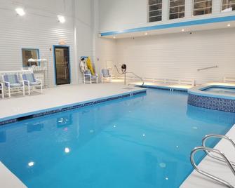 Hampton Village Inn - Hampton - Bazén