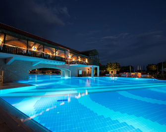 Limak Limra Hotel & Resort Kemer - Kids Concept - Kemer - Bể bơi