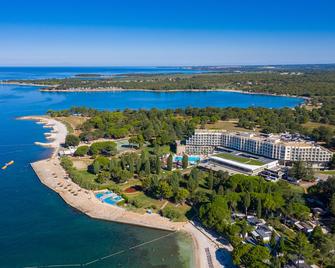 Hotel Materada Plava Laguna - פורץ' - בניין