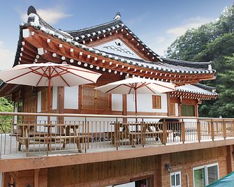 Hongcheon Giwajip Punggyeong Pension - Hongcheon - Building