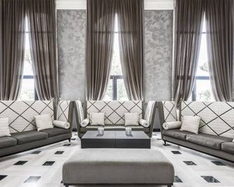 تي آيتش روما - كاربينيا بالاس - روما - ردهة