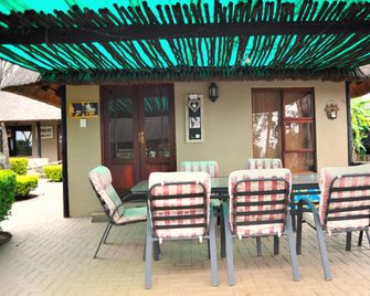 Palmwag Tzaneen - Tzaneen - Patio