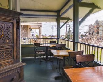Majestic Hotel - Ocean Grove - Patio