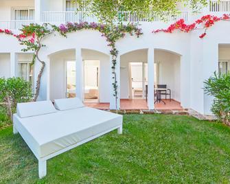 Prinsotel La Caleta Hotel - סיוטדליה דה מנורקה - פטיו