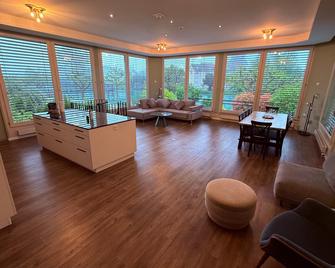 Hop Apartments & Suites - Interlaken - Sala