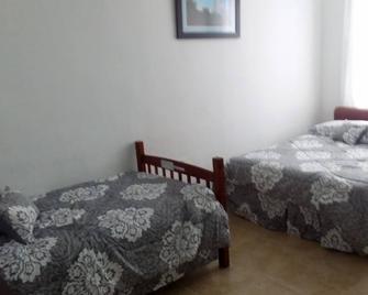 Mares Rest. & Guest House - Aguada - Habitación
