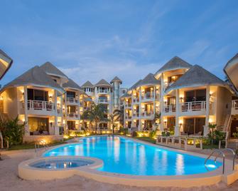 Ambassador In Paradise - בורקאי - בניין