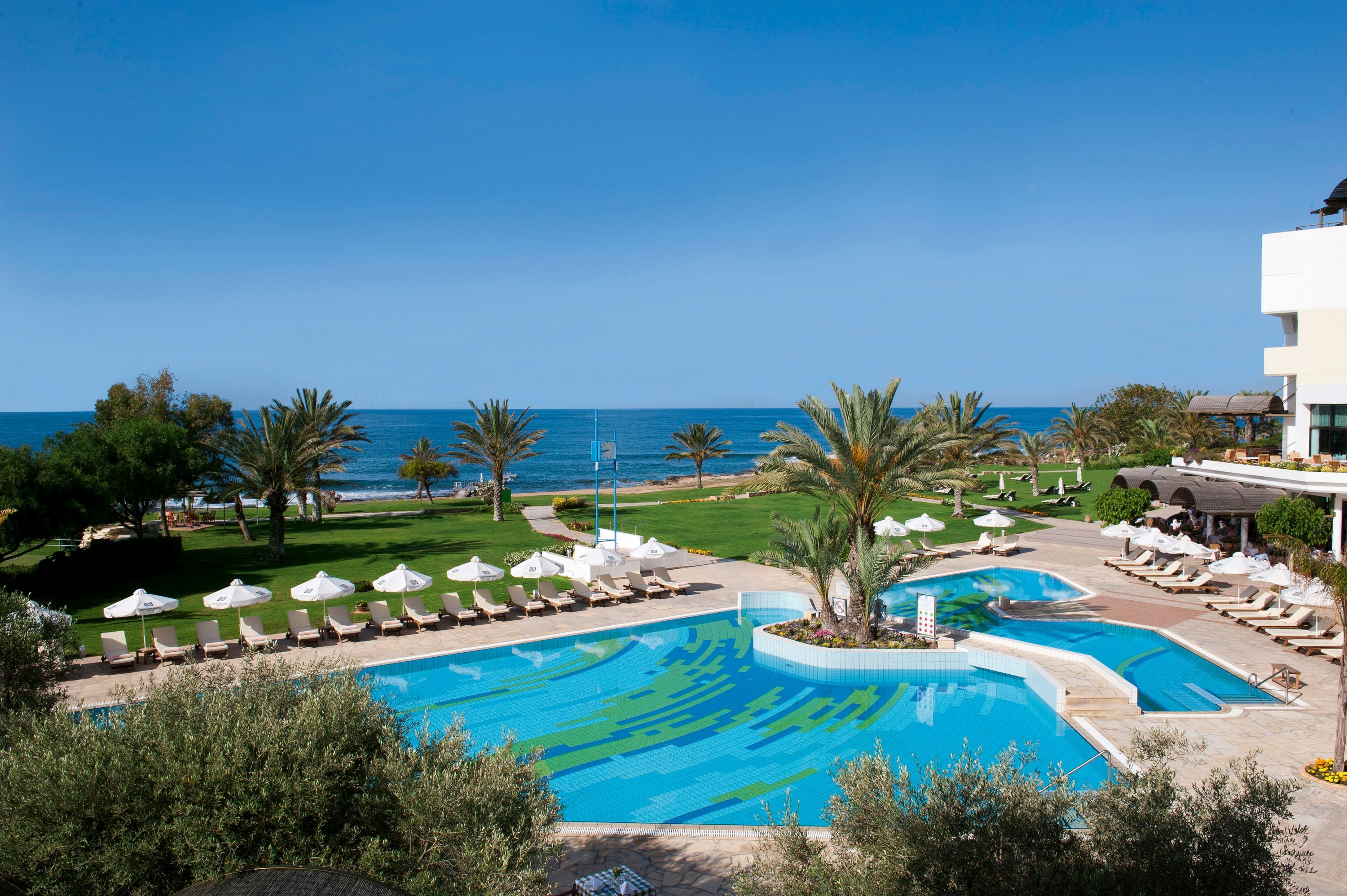 Constantinou Bros Athena Royal Beach Hotel - פאפוס - בריכה