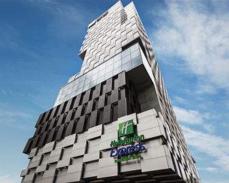 Holiday Inn Express Bangkok Siam - Bangkok - Building