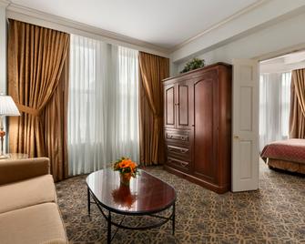The Whitney Hotel - New Orleans - Living room