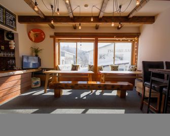 Hai Lodge - אוטארי - בר