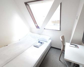 Sakura Hotel Jimbocho - Tokyo - Bedroom